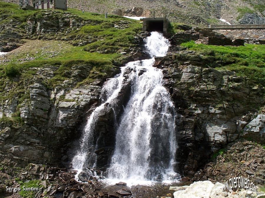 27 Acqua di sfioro del L. d'Aviasco.JPG